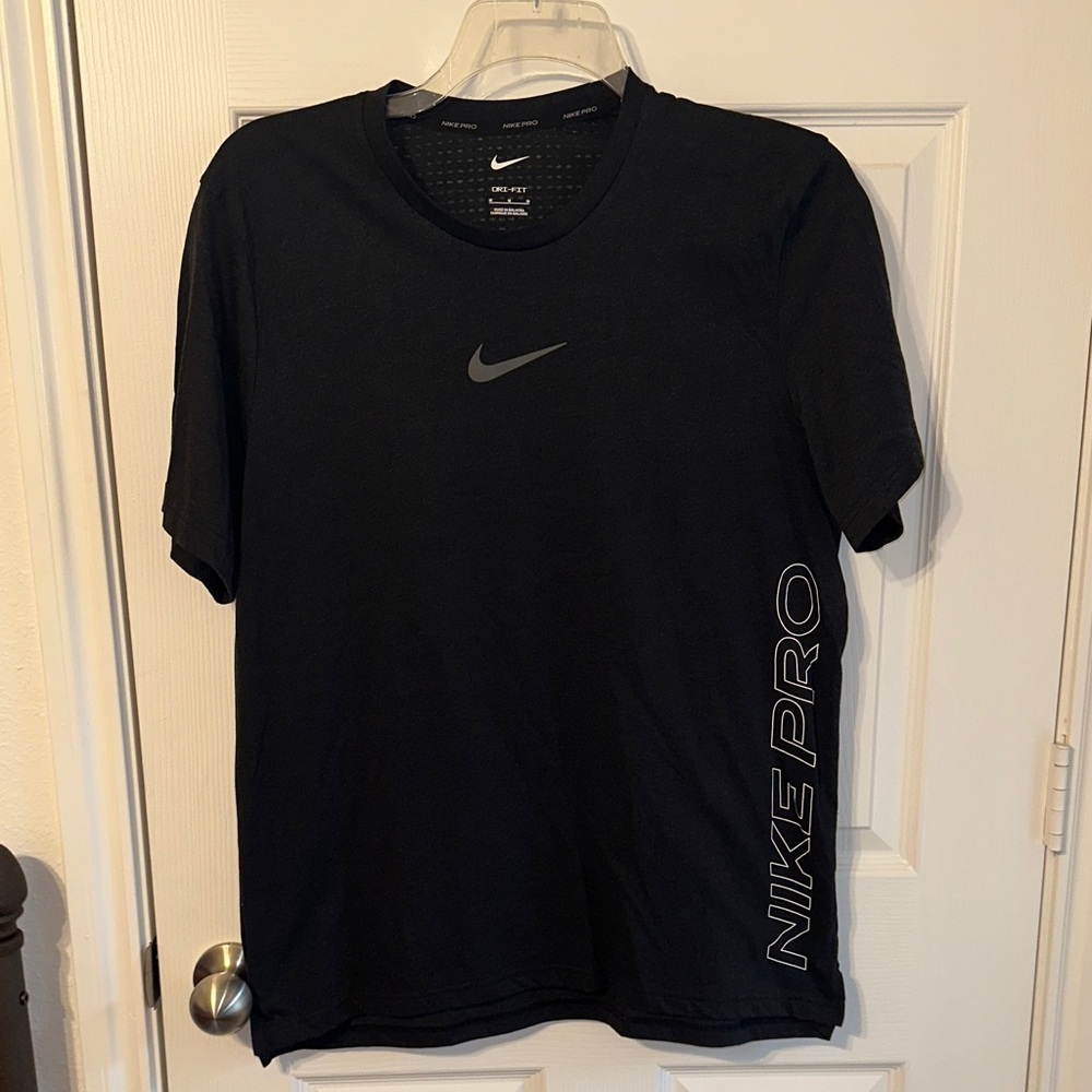 Nike Men's dark gray dri-fit Short Sleeve Tee